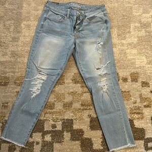 American Eagle 
- super stretch 
- size 6 long
- jeggings crop